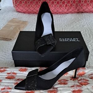 NIB Badgley Mischka Deena Black Heels with Glitter Bow